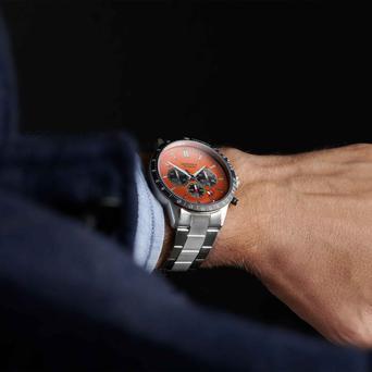 Chronograph clearance minute hand