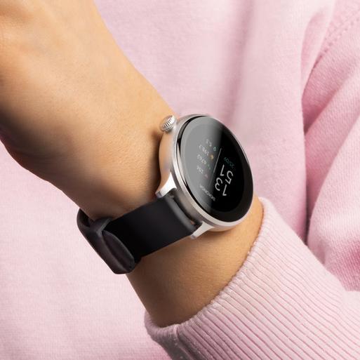 Locking strap key clearance for gps tracking watches